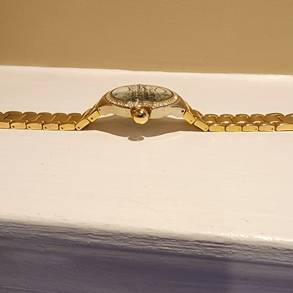 VT Luxe Watch - Picture 4 of 6